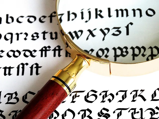 magnifying glass, enlargement, enlarge, focus, glittering, metal, wood, text, read, noble, elegant. Short misquotes and fact checks: attribution risks