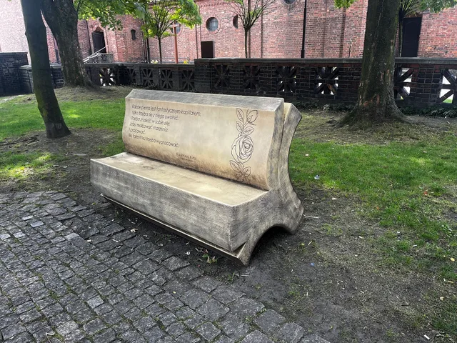 Book shaped bench with quote from Kazimierz Kutz in small park in Nikiszowiec, 2024. Wikiquote vs Goodreads: Which Quote Database Is More Accurate?